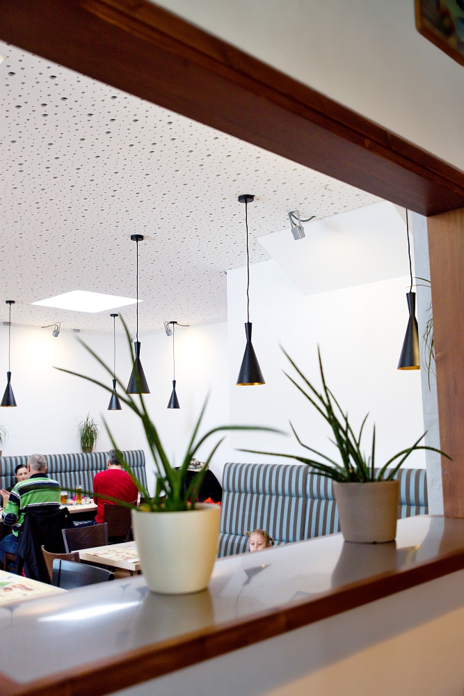 Moderní osvětlení do restaurace a kavárny